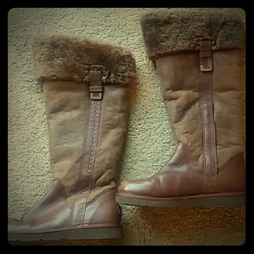 UGG Boots Size 9 - Picture 2 of 5